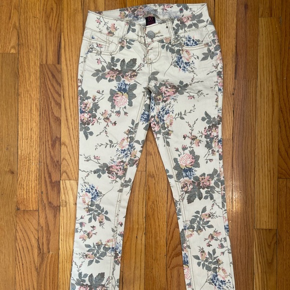 Almost Famous Floral 00 Skinny Jeans - Picture 11 of 11